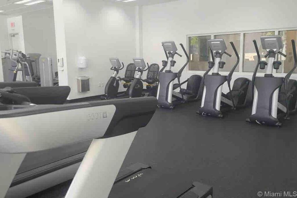 High Floor Unit Located In Brickell - Free Parking Apartment Маями Екстериор снимка