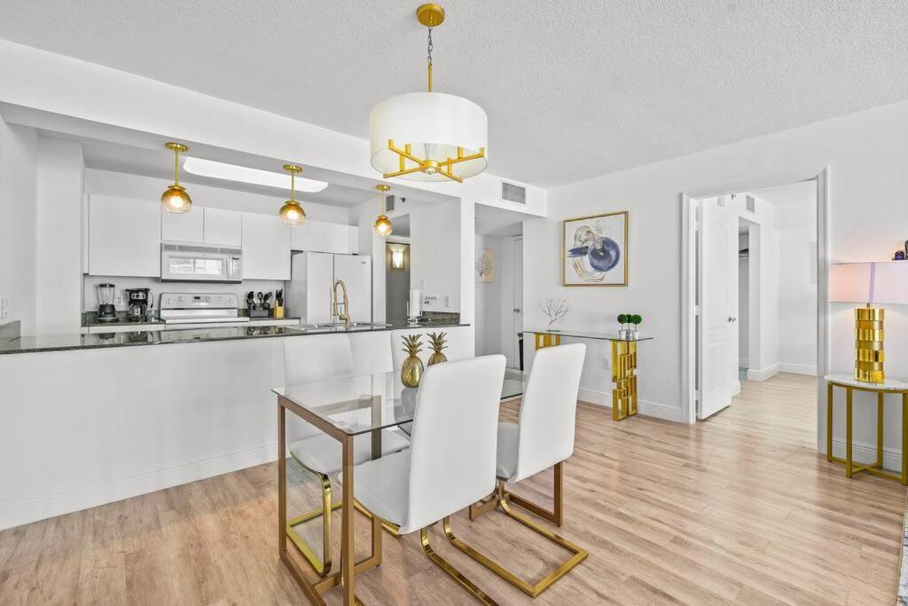 High Floor Unit Located In Brickell - Free Parking Apartment Маями Екстериор снимка