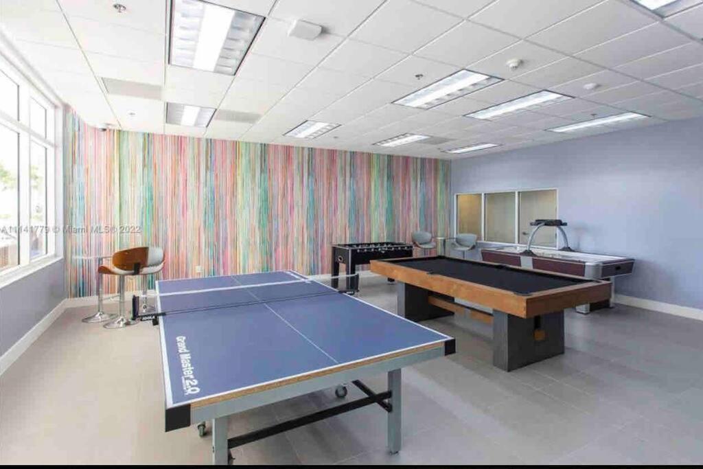 High Floor Unit Located In Brickell - Free Parking Apartment Маями Екстериор снимка