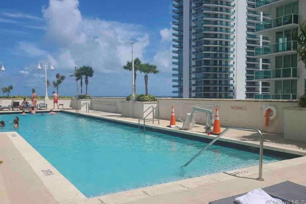 High Floor Unit Located In Brickell - Free Parking Apartment Маями Екстериор снимка