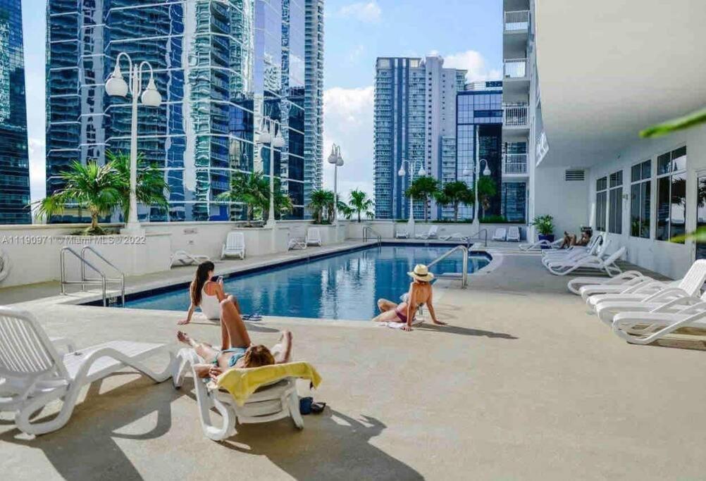 High Floor Unit Located In Brickell - Free Parking Apartment Маями Екстериор снимка
