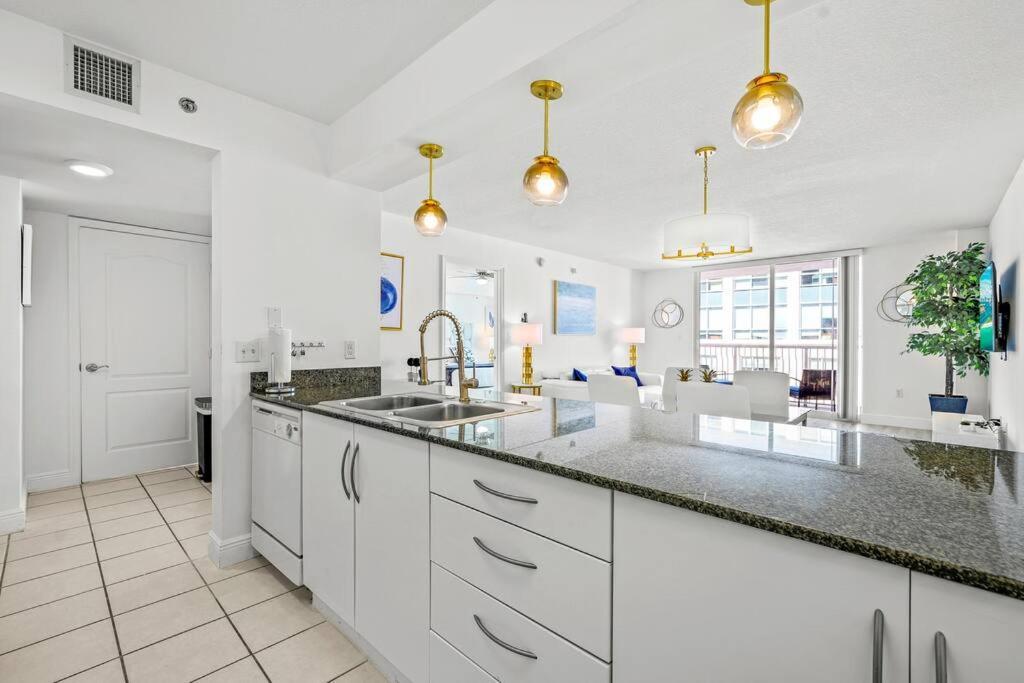 High Floor Unit Located In Brickell - Free Parking Apartment Маями Екстериор снимка