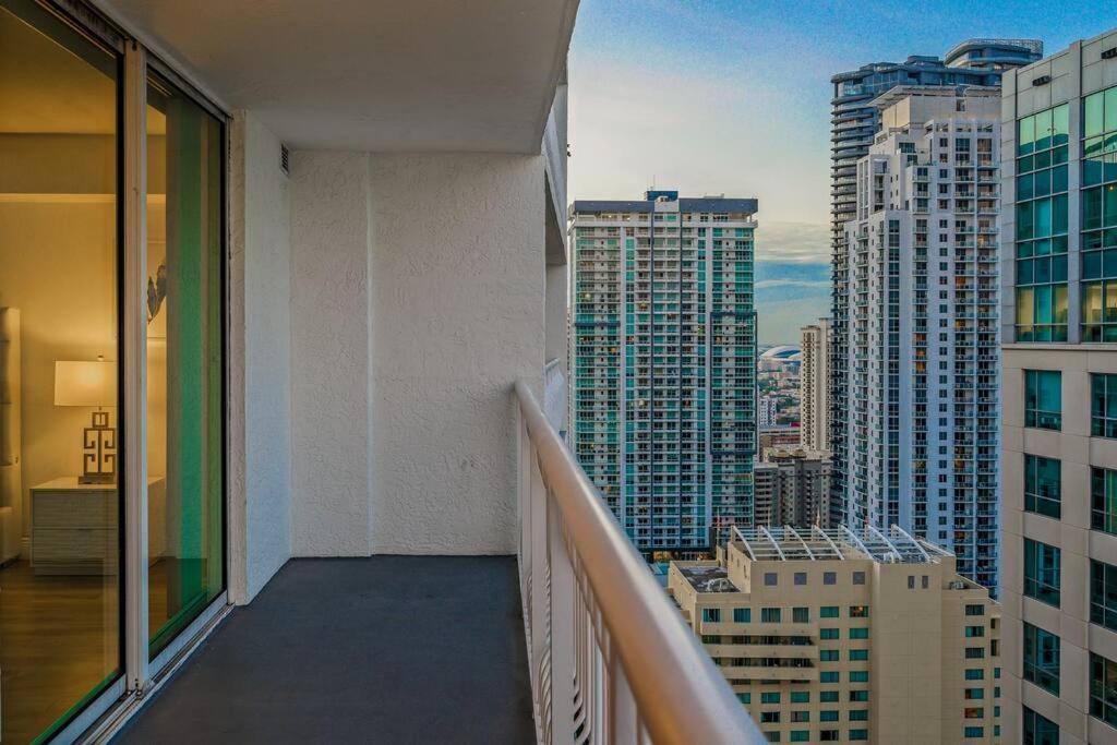 High Floor Unit Located In Brickell - Free Parking Apartment Маями Екстериор снимка